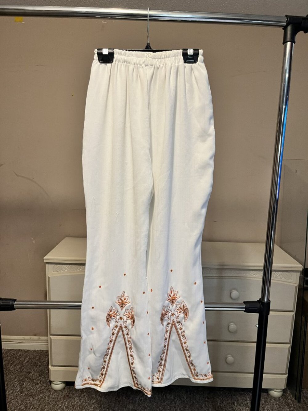 Embroidered Mid Rise Relaxed Fit Pants - Picture 3 of 3
